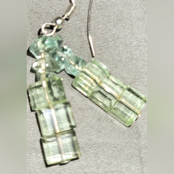 EARRINGS Gorgeous Green Crystal Cube  3/4" Green Color is Clear Prismesque - Picture 3 of 4